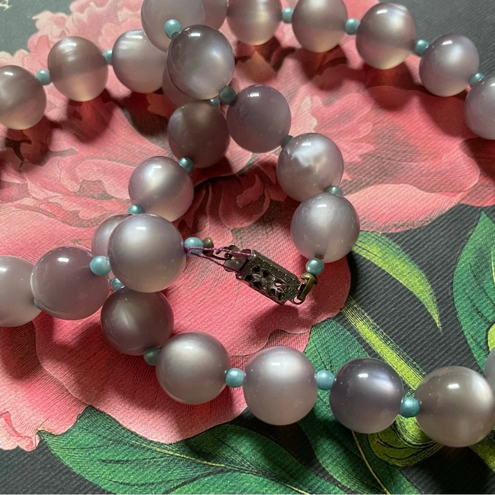 Vintage dusty lilac moonglow? beaded necklace novelty slide clasp midcentury
